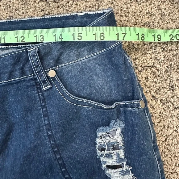 Size 2XL stretchy distressed boot leg jeans!! - Picture 3 of 7
